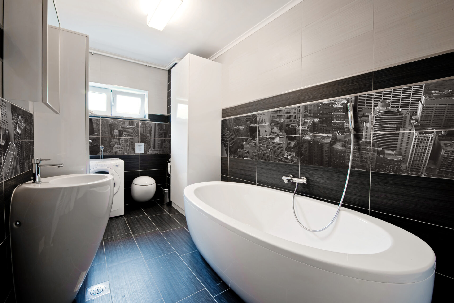 New York Hotel Bathroom Customized With Tiles